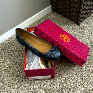 NIB Tory Burch Navy Laila 2 Ballet Flat